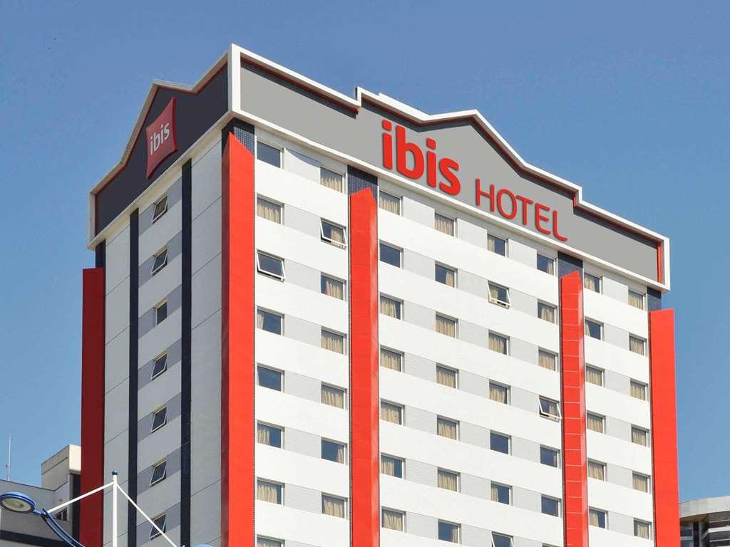 Ibis Vitoria Praia Do Canto Екстериор снимка