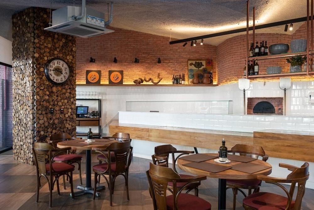Ibis Vitoria Praia Do Canto Екстериор снимка