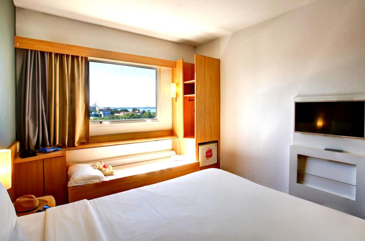 Ibis Vitoria Praia Do Canto Екстериор снимка