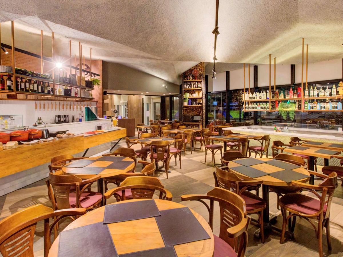 Ibis Vitoria Praia Do Canto Екстериор снимка