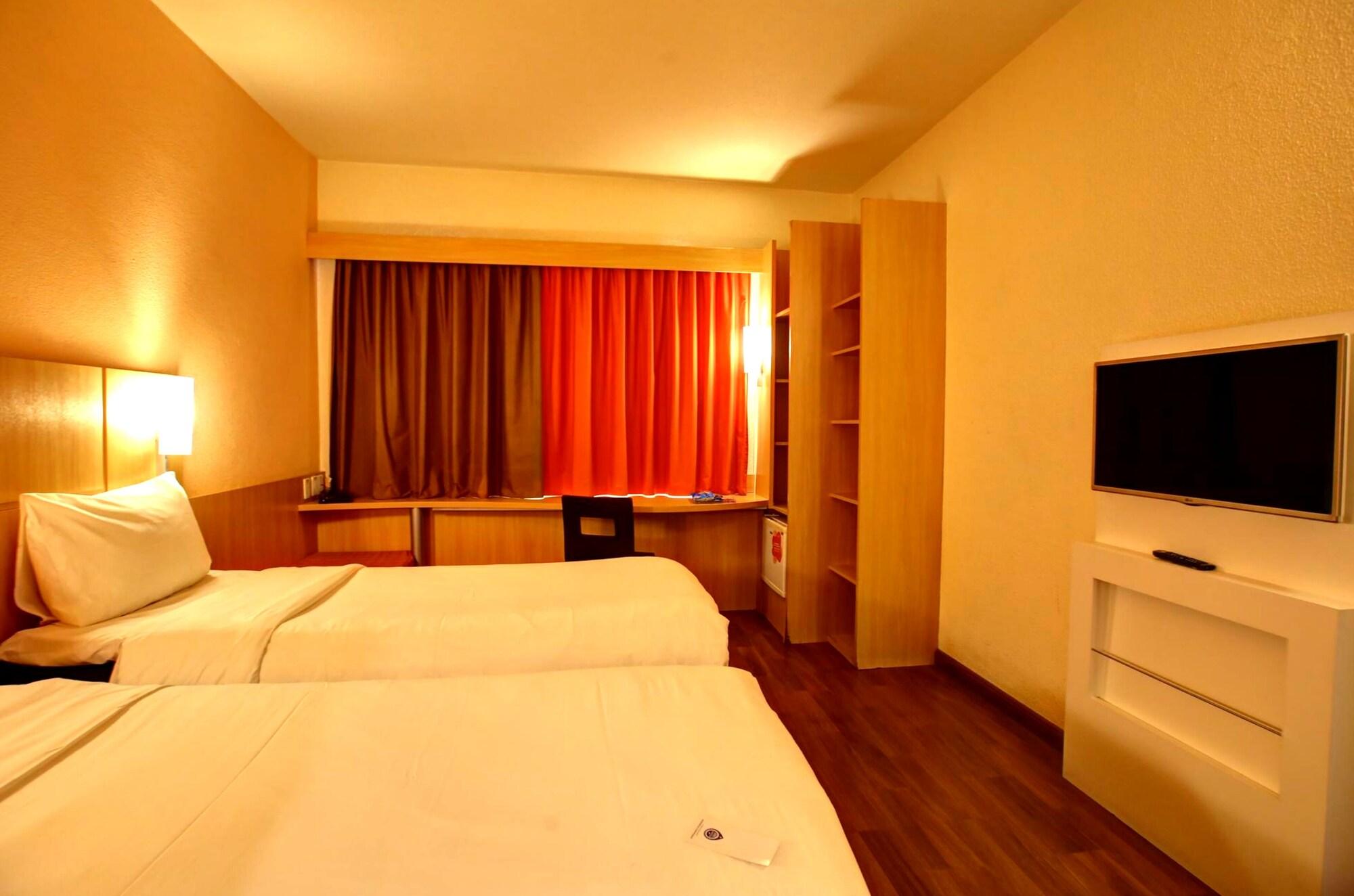 Ibis Vitoria Praia Do Canto Екстериор снимка