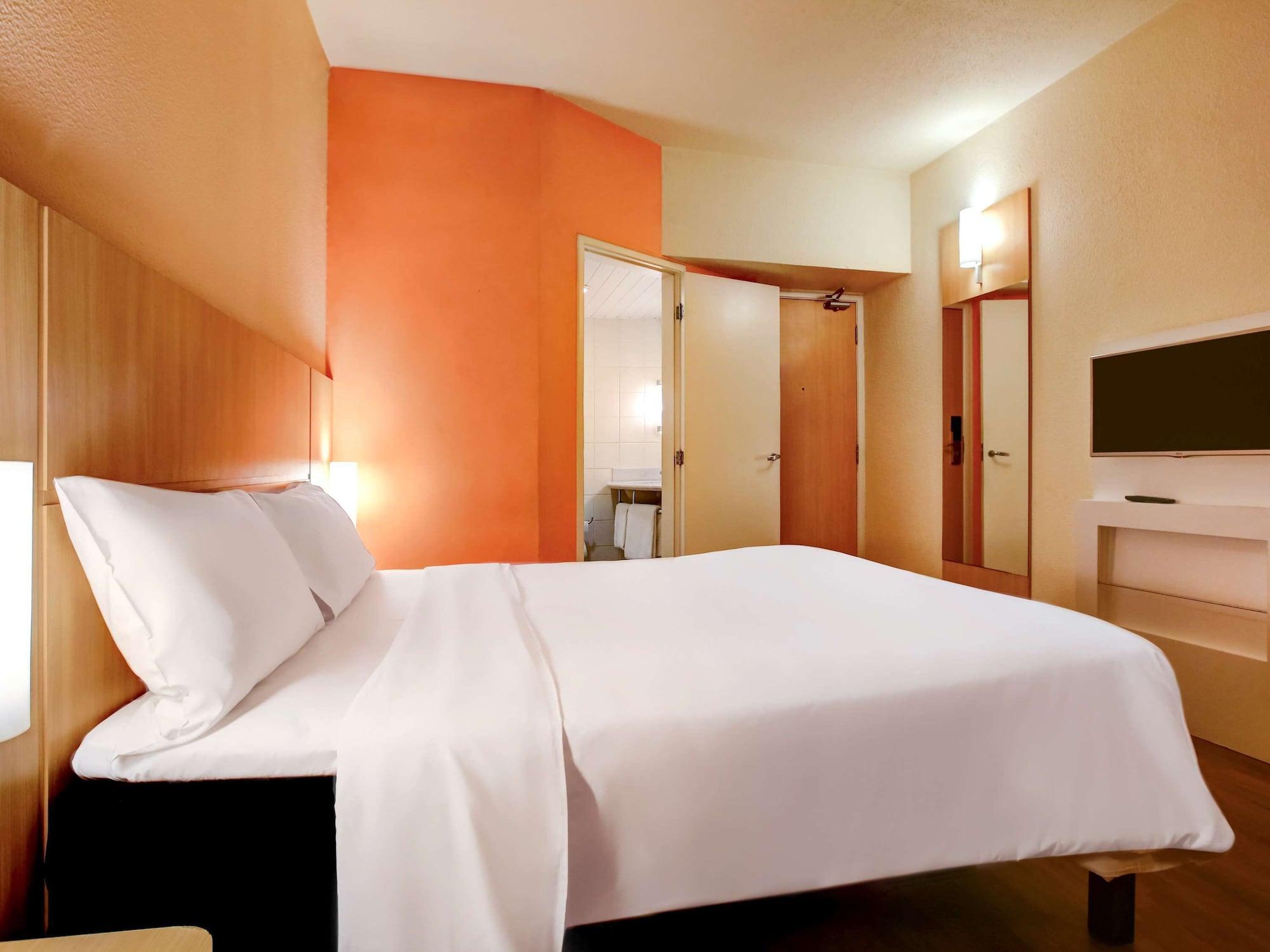 Ibis Vitoria Praia Do Canto Екстериор снимка
