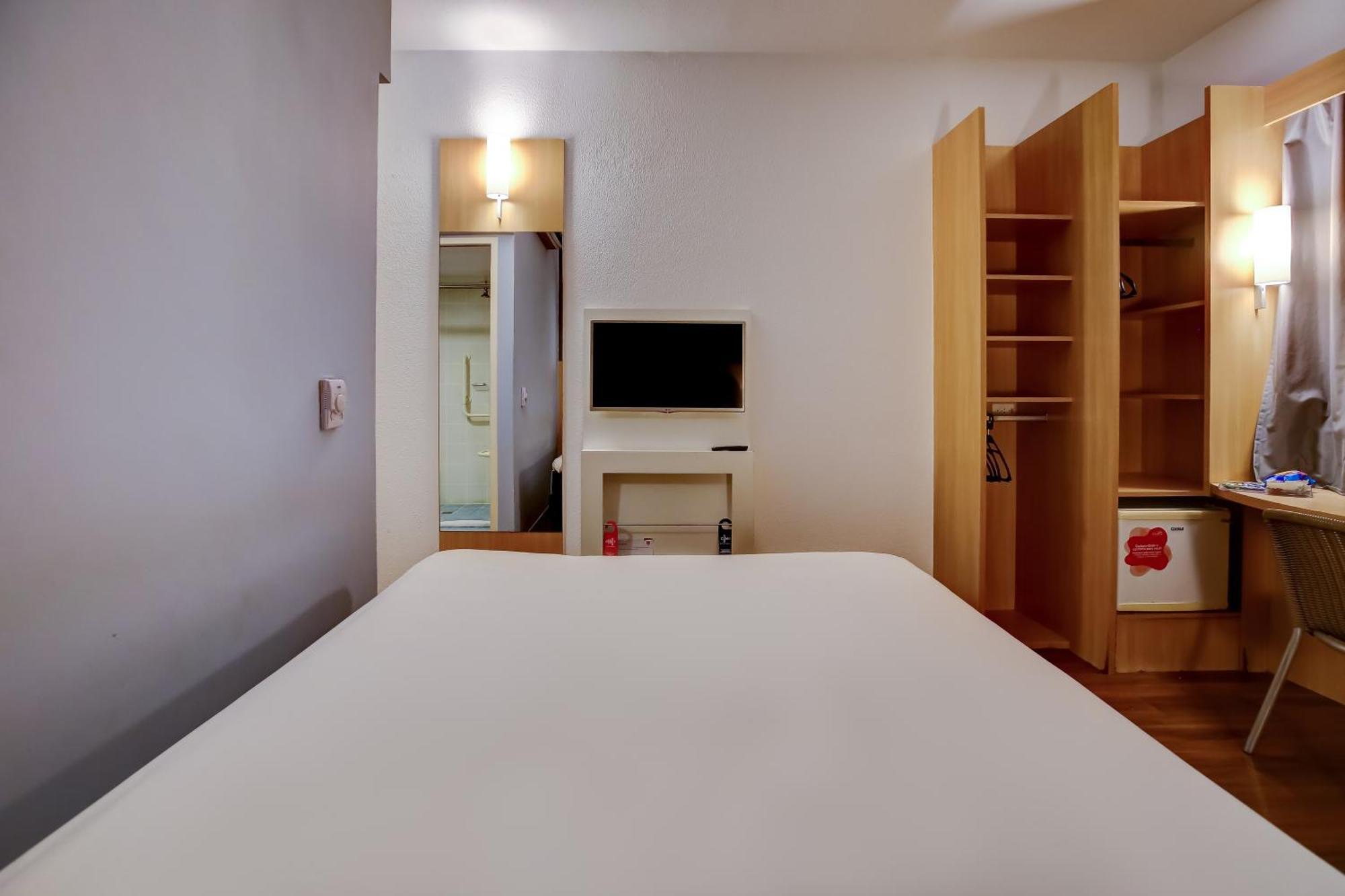 Ibis Vitoria Praia Do Canto Екстериор снимка